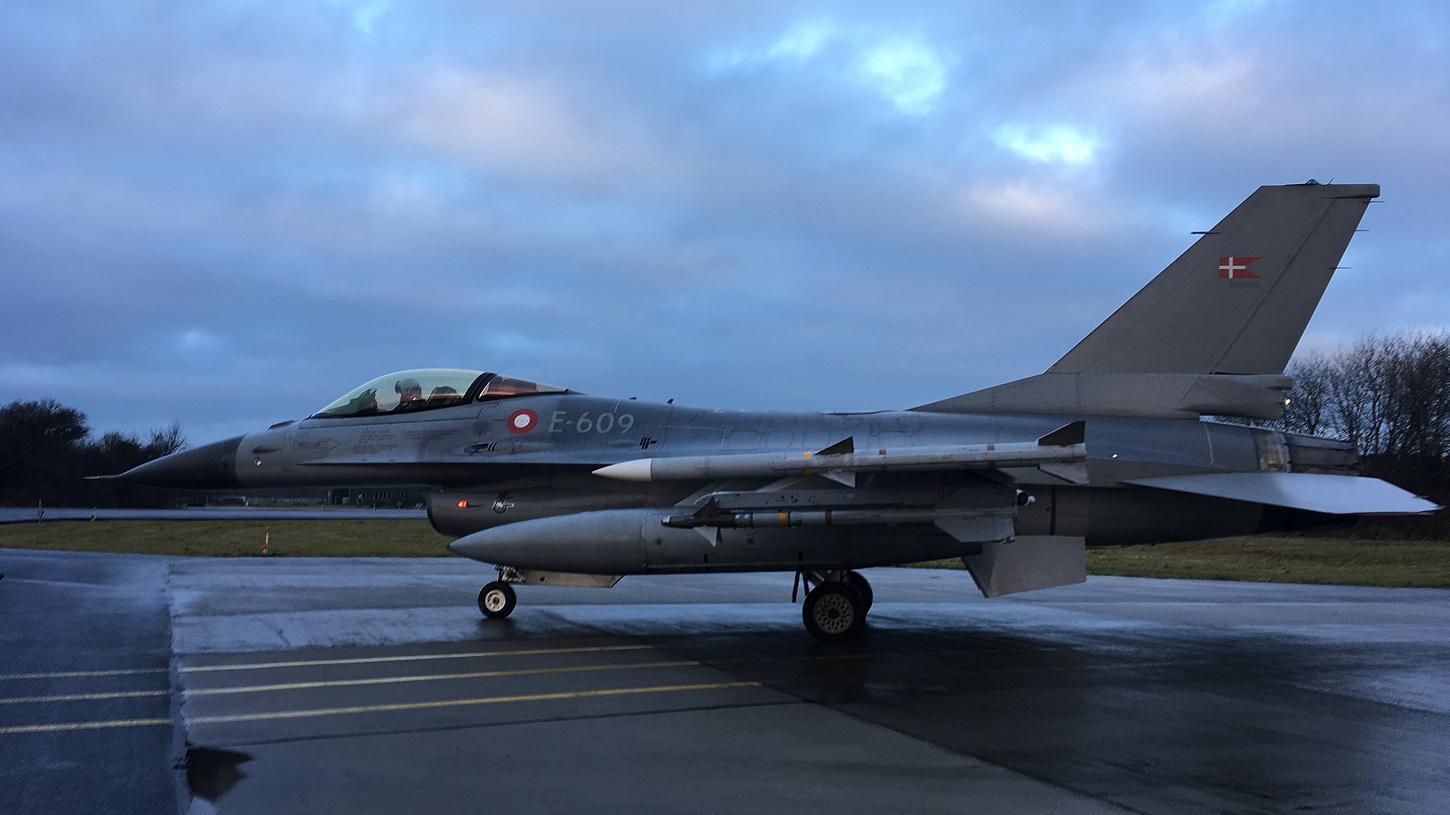 Skorpe minus debat Fire kampfly og 70 mand fra Flyvestation Skrydstrup skal i aktion efter  russisk trussel | TV SYD
