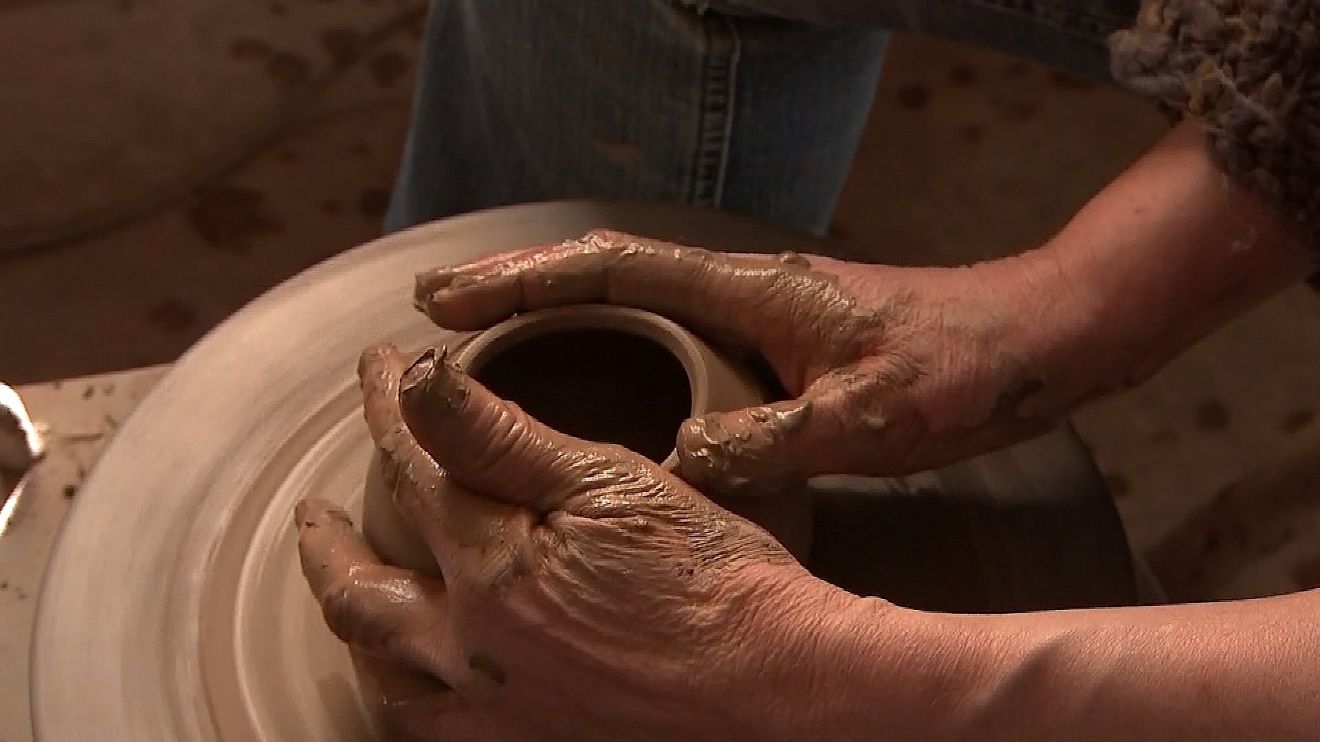 pålægge replika Andre steder Keramik er hot - og du behøver ikke din egen ovn for at komme i gang | TV  SYD