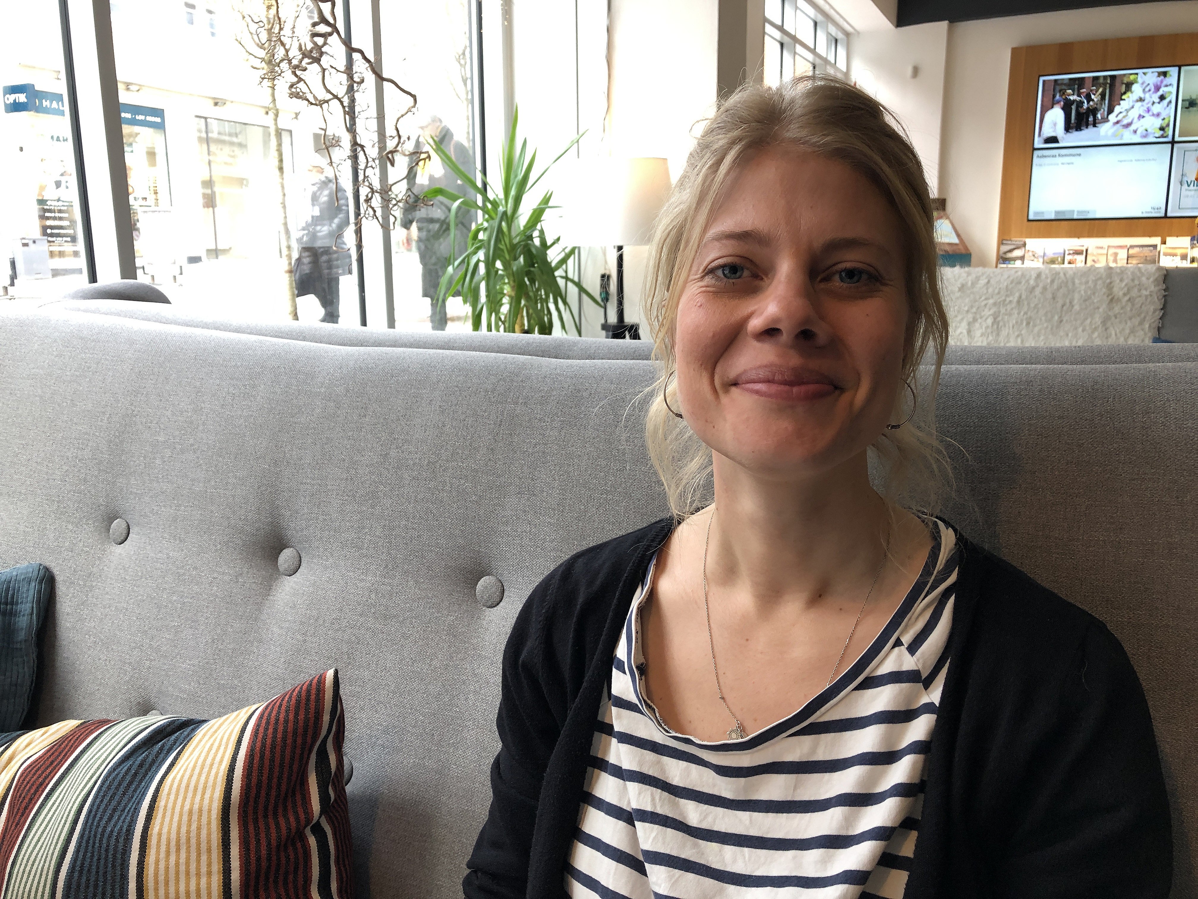 finansiel Kontoret Poleret Anne Katrine fra Nordjylland er forelsket i Sønderborg: Nu vil hun lære 'æ  sproch' | TV SYD