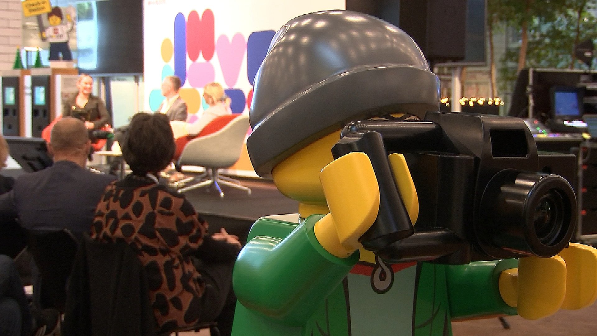 Trods og butikslukninger: Lego forrygende regnskab | TV