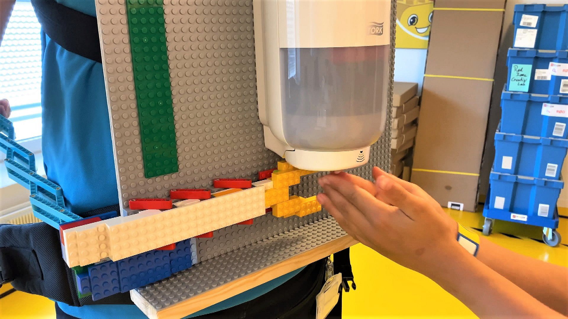 opfandt transportabel vask - nu tager Lego House ideen til sig | TV