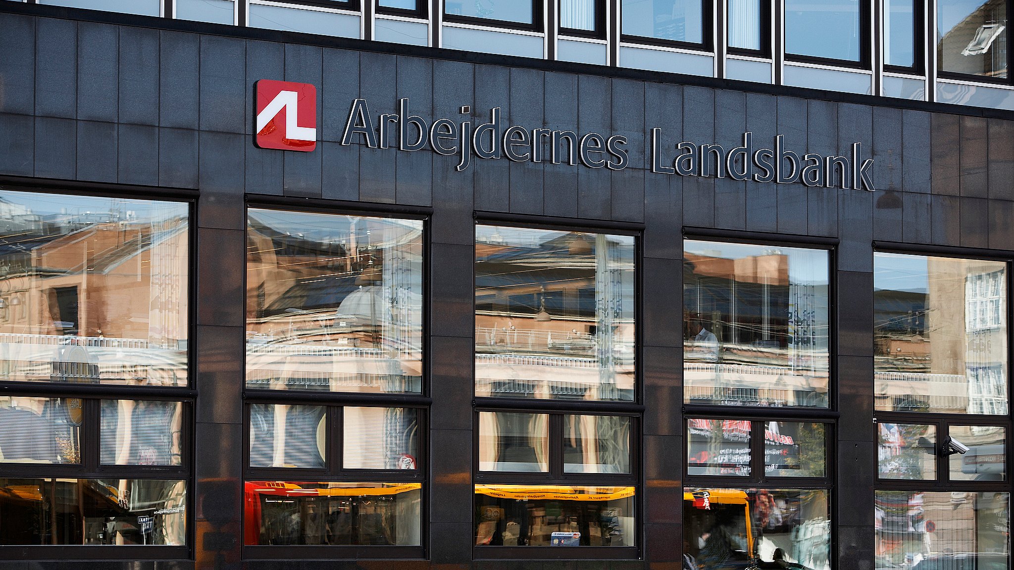 Arbejdernes Landsbank Kober Kontrollen Over Vestjysk Bank Tv Syd